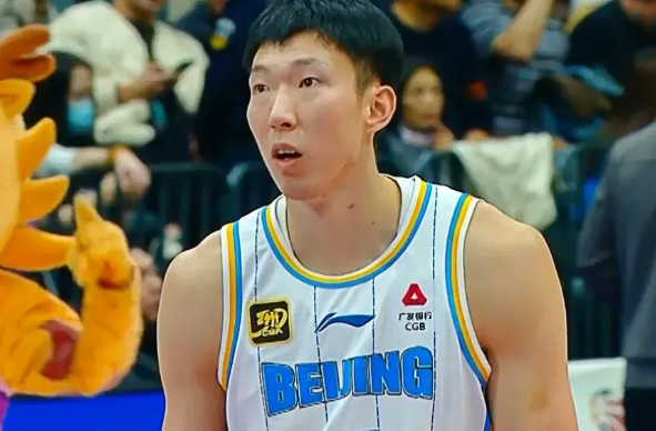广厦83-79北京，马健赛后点评，说的都是心里话

1.以前是有点高估周琦，但现