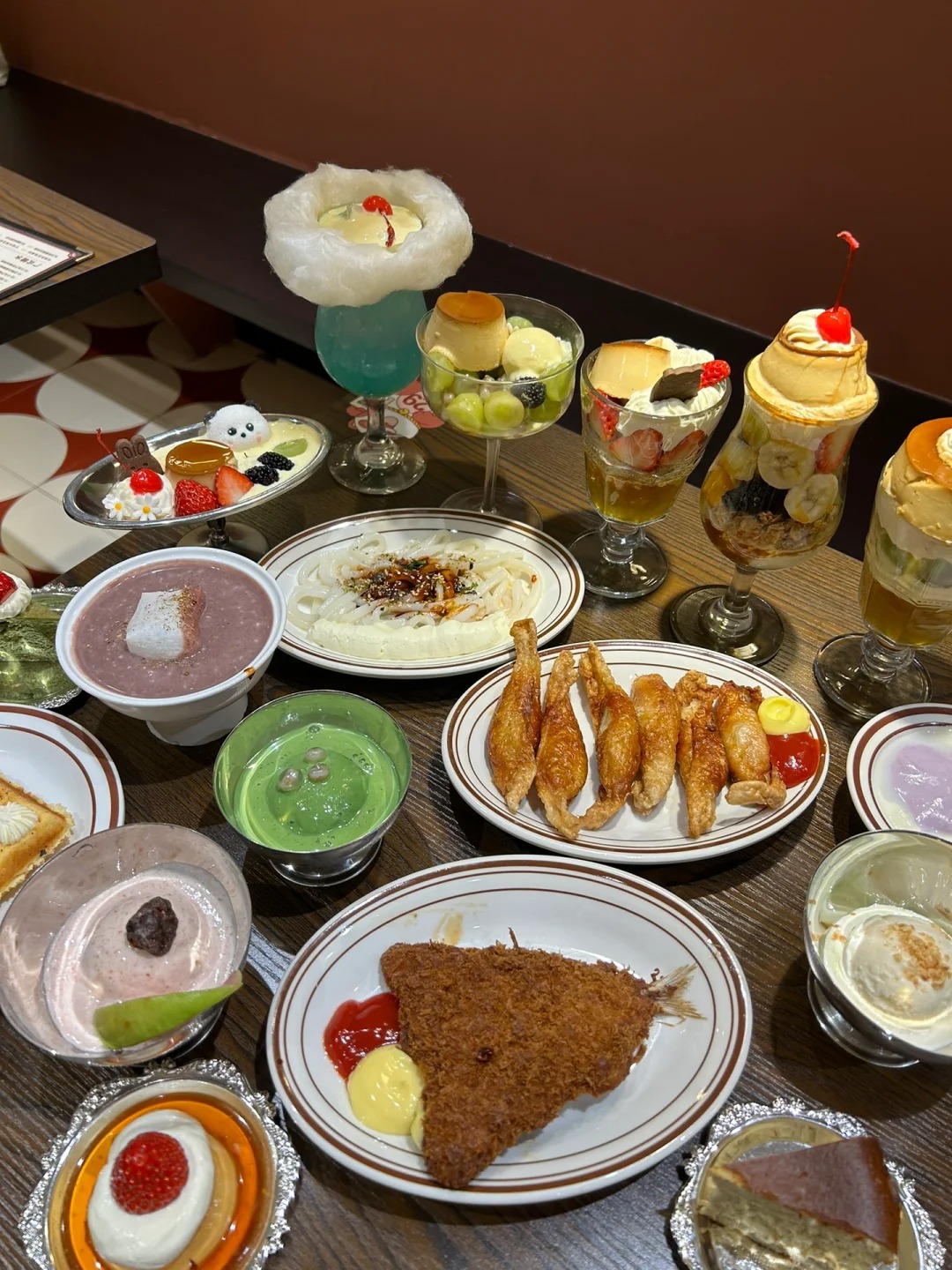 卧槽卧槽。。成都居然也有了…
39.9的甜品自助真的好好吃！！就在玉林！！