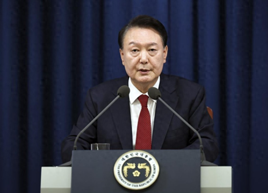 一夜变天！李在明宣布尹锡悦不再是总统，韩国国会前爆发对峙冲突！