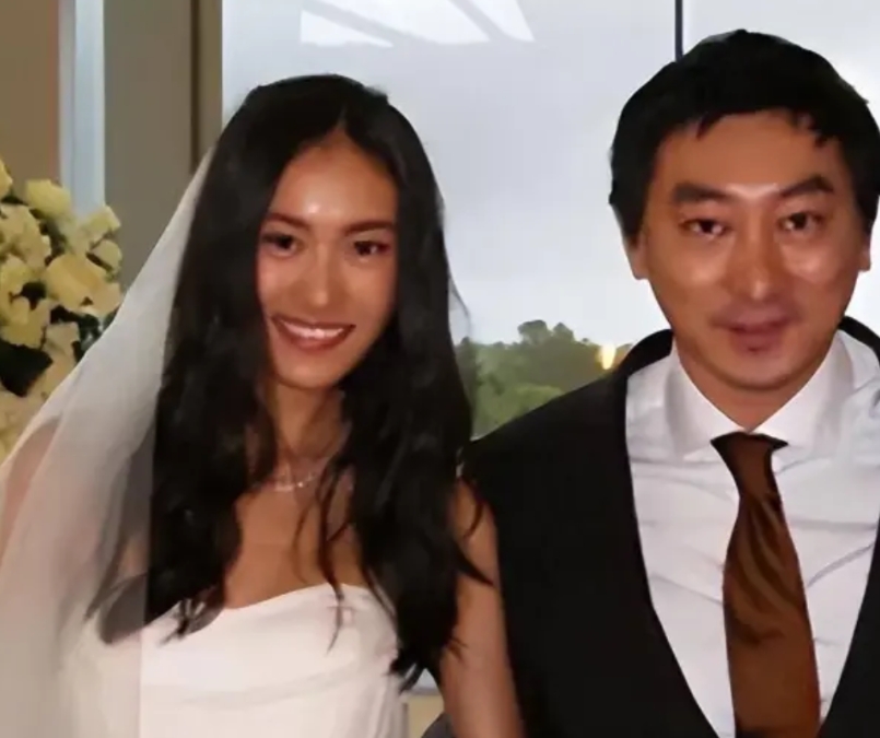 本来还好奇，如此风流的陈冠希，怎么突然浪子回头结了婚，当起了宠妻狂魔。结果搜了一