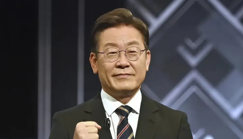 尹的戒严为何失败？李的行动说明3点：
1.充分吸收全小将的历史经验，并早已做好了