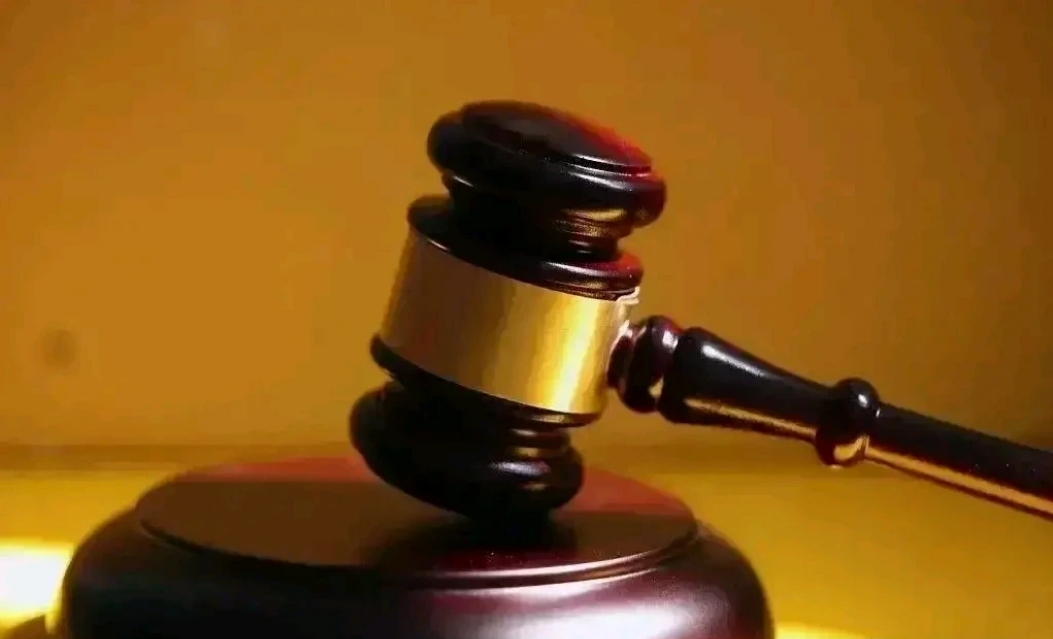 重庆梁平，一男老师因为学生不服管教，打了孩子一巴掌。家长报警，派出所认为这是老师