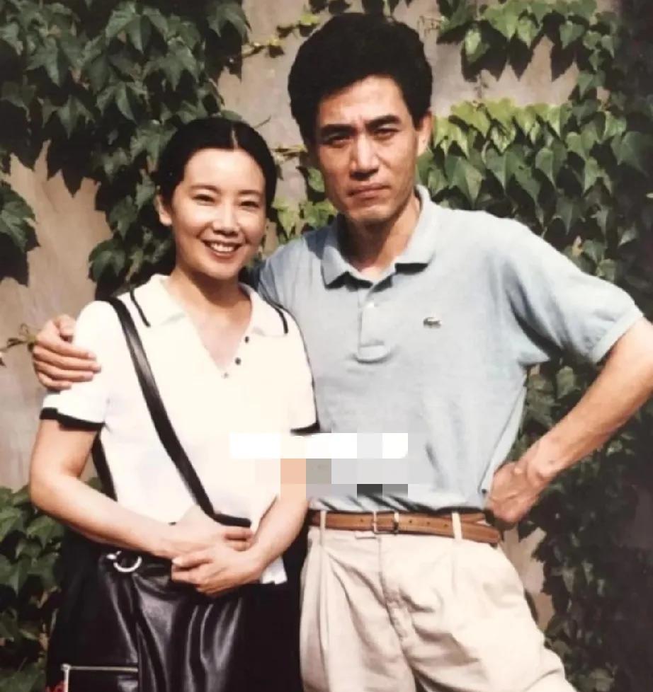 都说娱乐圈是个大染缸，女的容易学坏，男的容易变坏，恩爱一辈子的夫妻，那简直凤毛麟