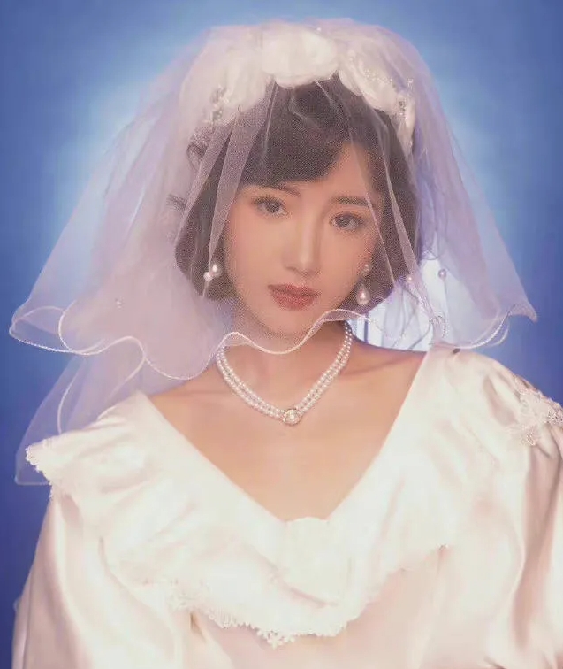 毛晓彤婚纱造型