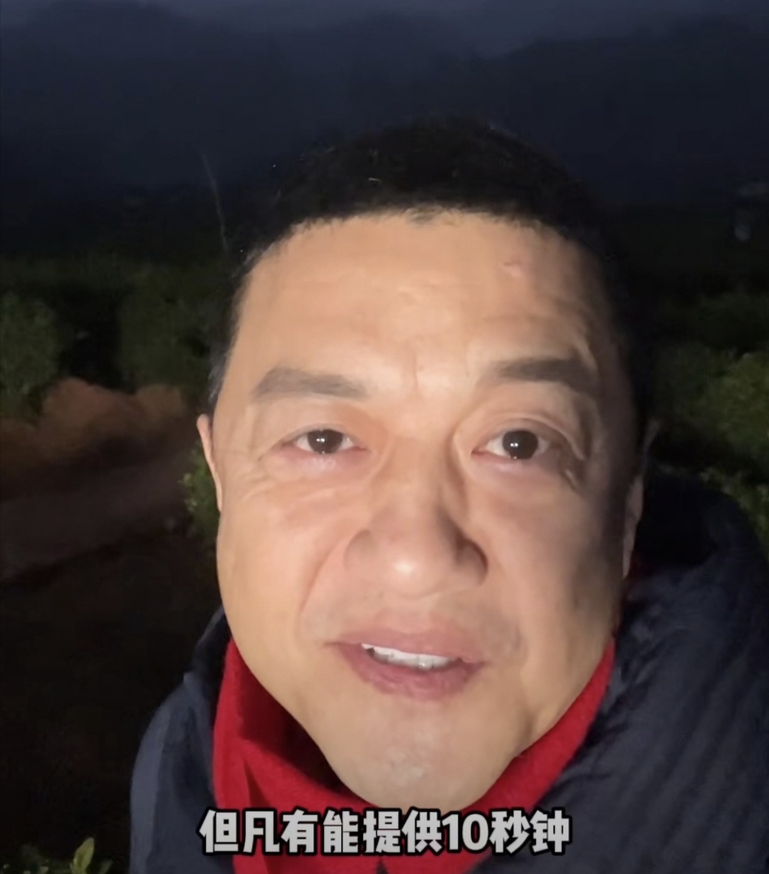 李亚鹏直播中哭穷引争议，你同情吗？
李亚鹏在直播当中哭穷，说自己老惨了，连续吃了