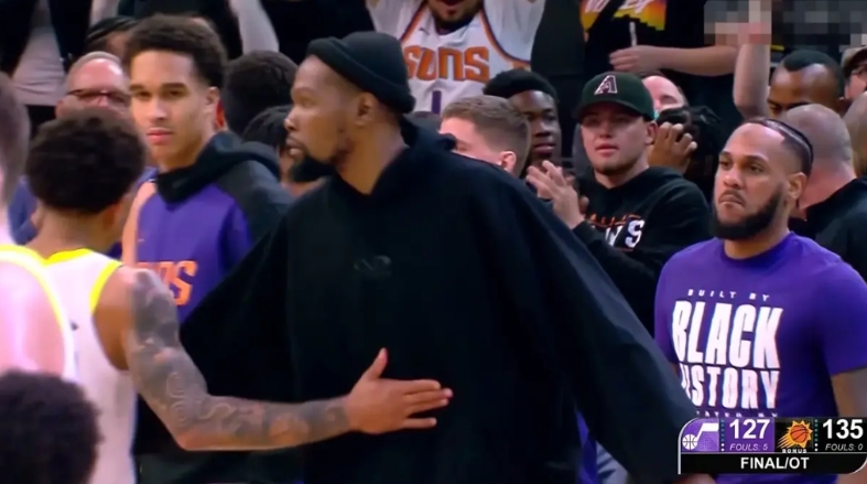 太阳球星凯文-杜兰特真是太有大将风度了！在今天太阳主场以135：127力克爵士的