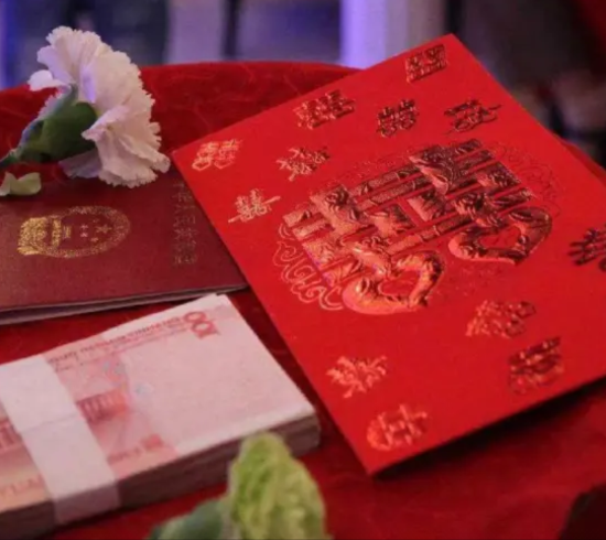 湖南岳阳，一打工男子花5万订婚，事后女子相继5次前往工地与男子发生关系，然而男子