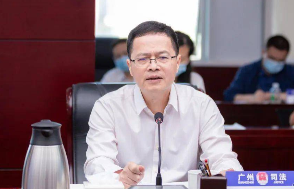 从事了25年纪委工作的“老内鬼”被查了。据广东省纪委监委消息，广州市人大常委会党