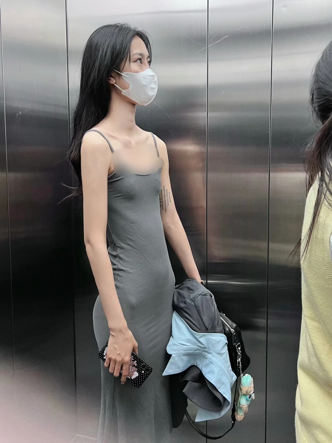 破防了！🐻平屁股翘的就别穿吊带了。。
真emo了家人们和小姐妹逛街穿了新买的吊