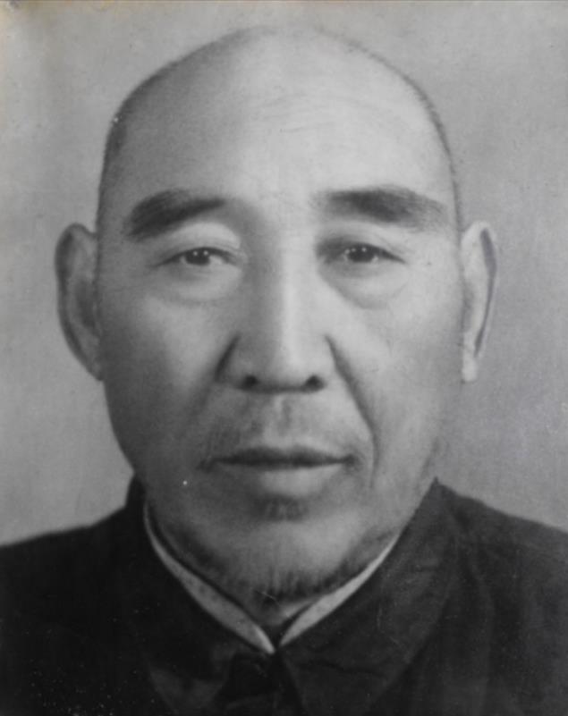 1936年，武术家寇运兴在德国柏林表演武术，遭到芬兰拳击手挑衅，说：我要用拳击挑
