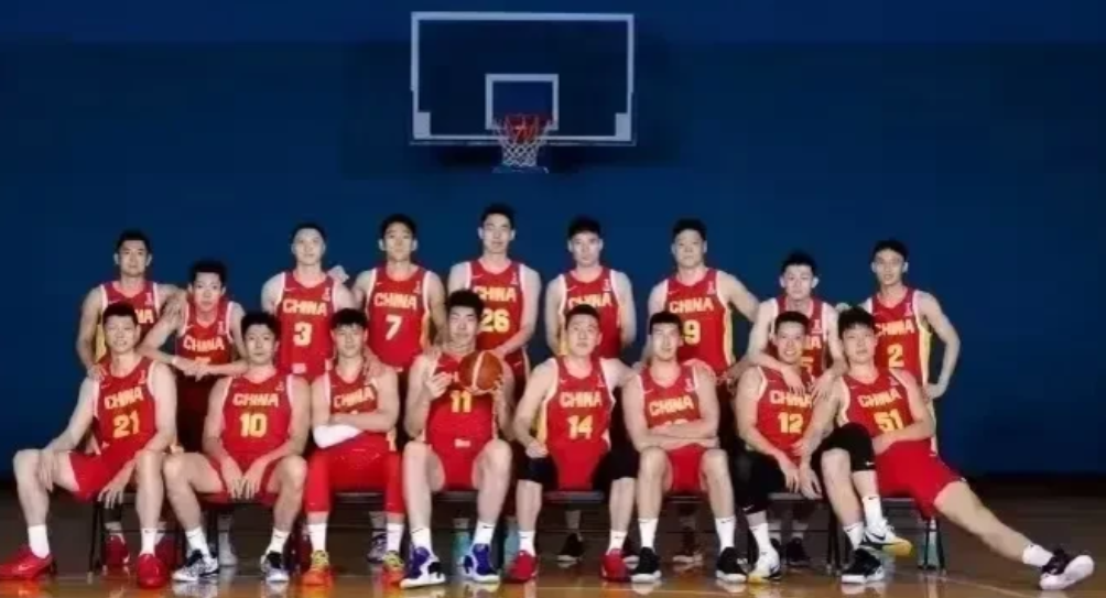 现在外战，不适应进国家队的4个球员是

1，徐杰
单薄，没对抗，防守太吃亏

2