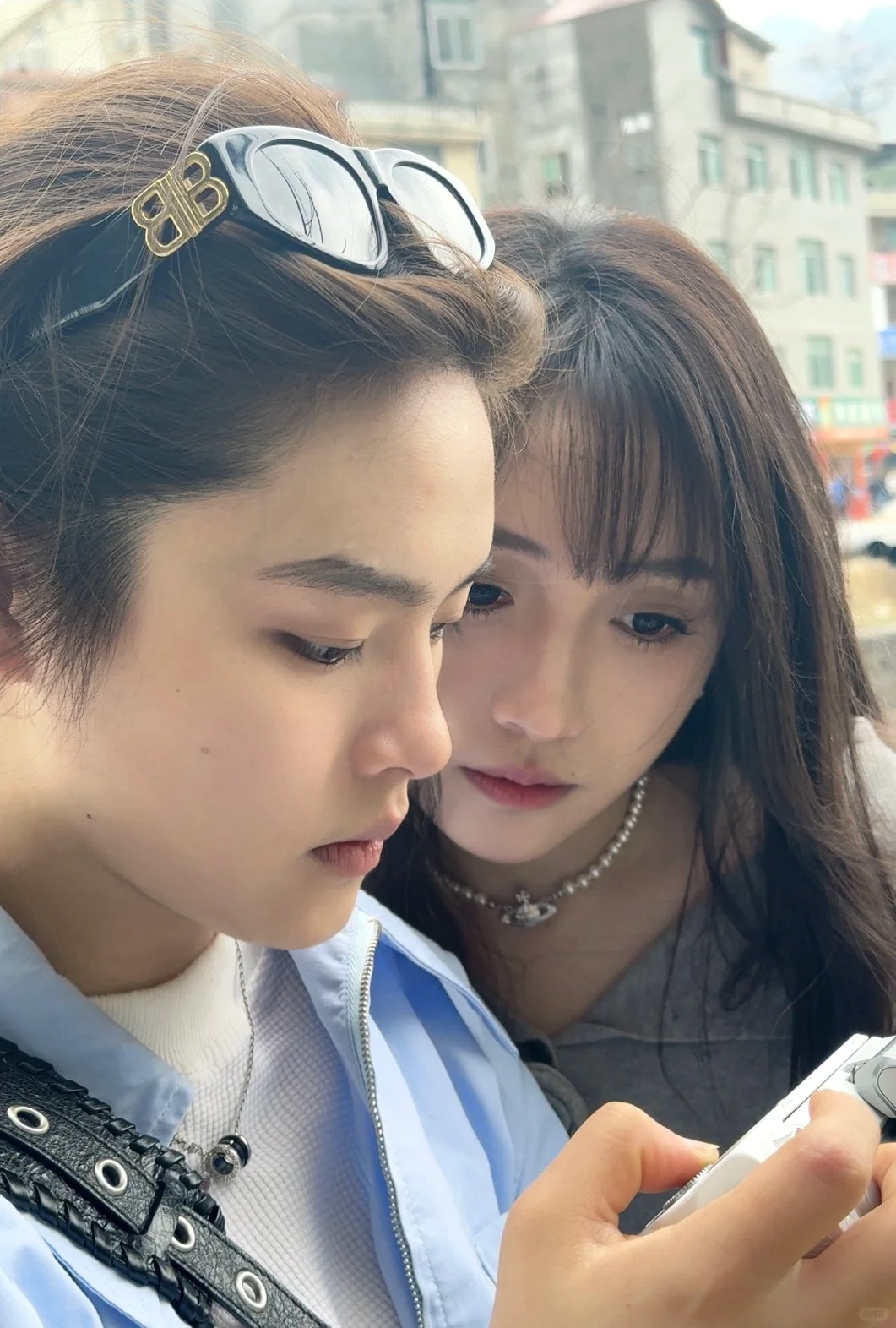 评价一下和亲姐姐长得太不一样的坏处😡
老是被人问真的是同一个爸爸同一个妈妈吗
