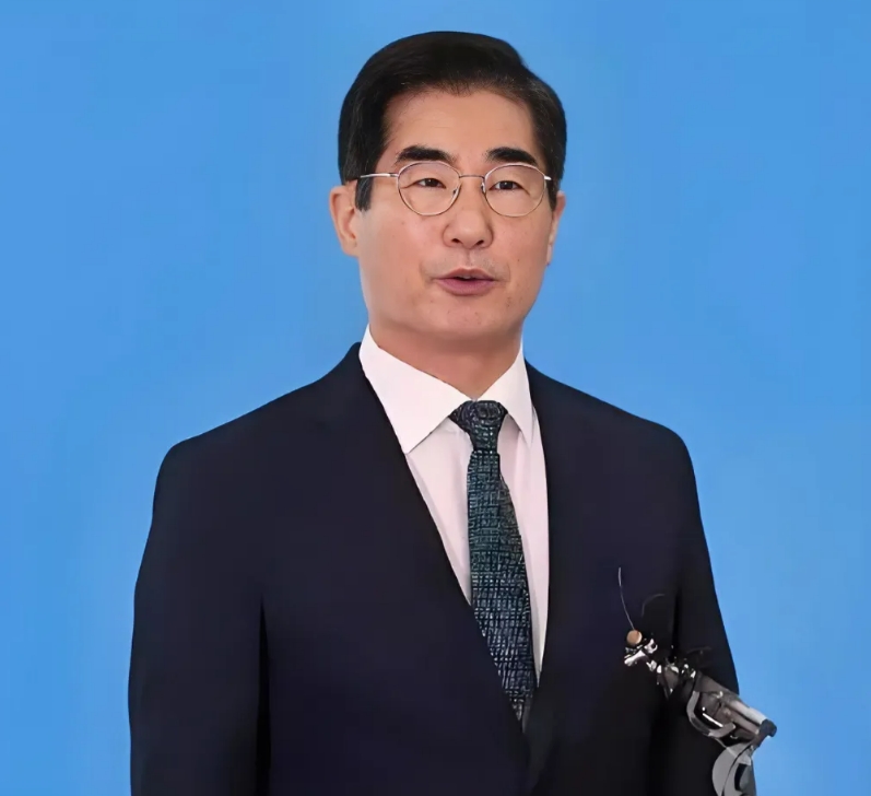韩国国防部长因紧急戒严引发混乱，公开向国民道歉并提出辞职