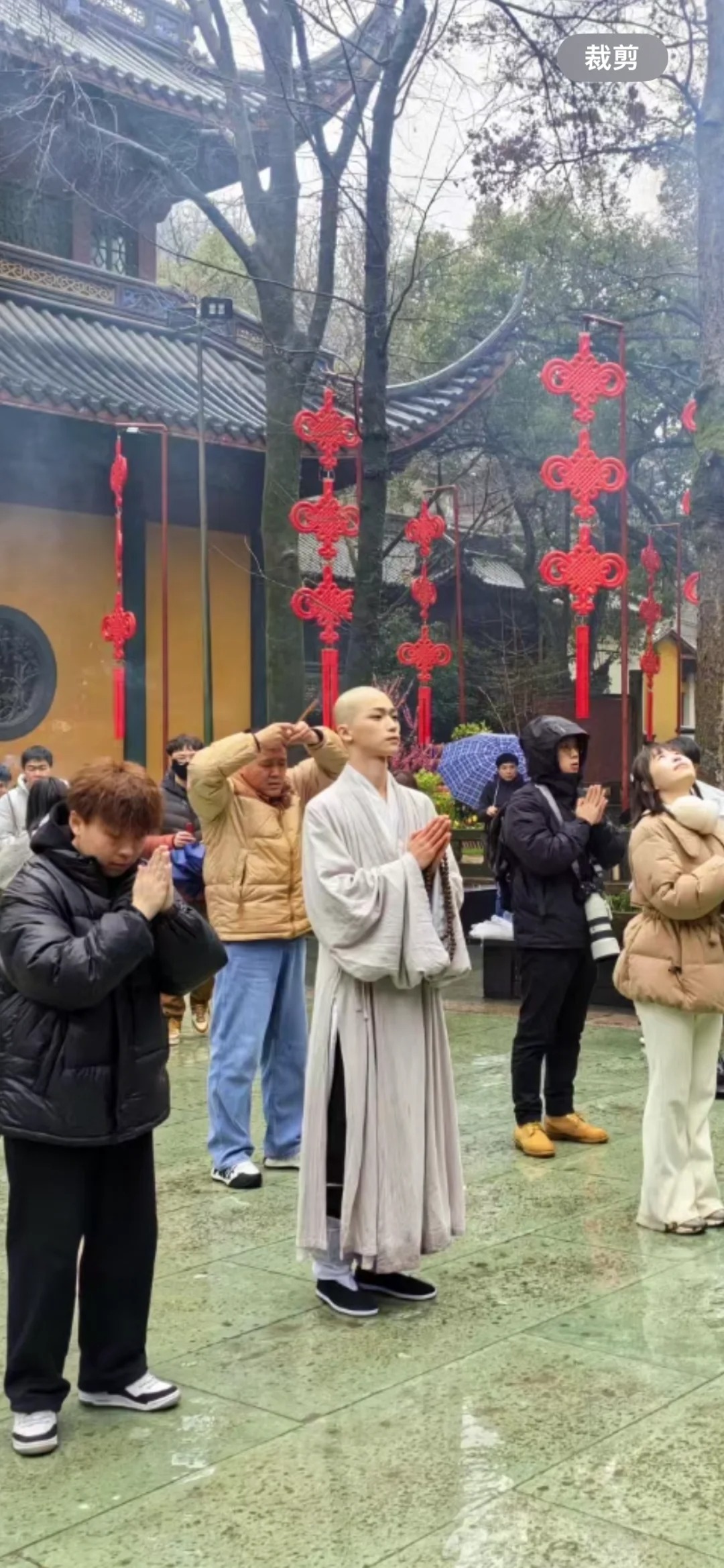 杭州灵隐寺真有这么帅的师父吗？