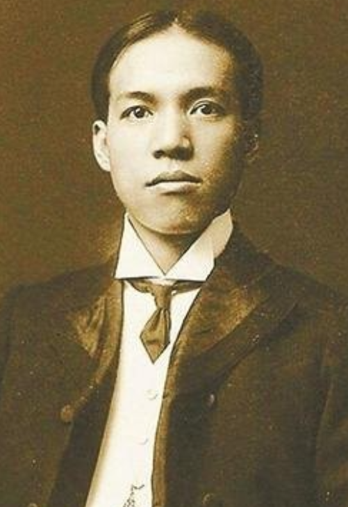 1926年，梁启超出现尿血的症状。他去看西医，西医说要做手术。他去看中医，中医说