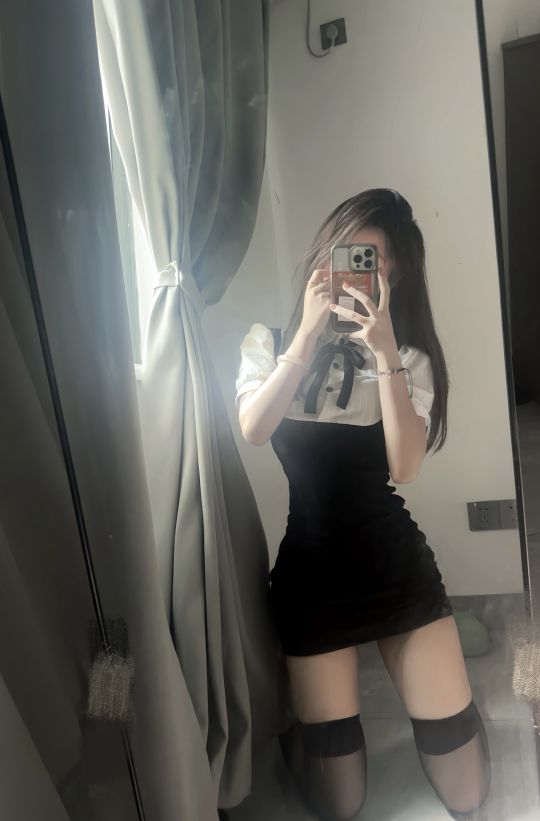 必须要穿黑丝才能走进你的心吗[鼓掌][鼓掌][鼓掌]