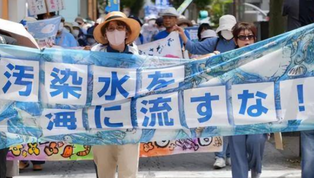 日本公开对中国提要求。针对东京电力福岛第一核电站排放核污水入海一事，日本环境相伊