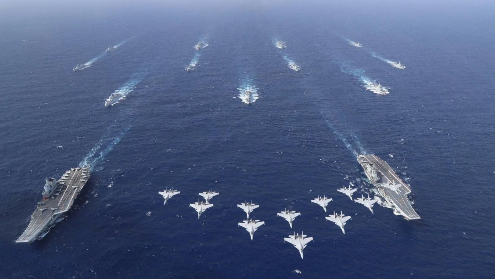 中美海军隔空斗法，美航母开进关岛，055护航山东舰再进太平洋