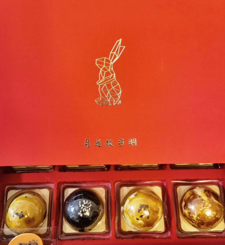 宁波过中秋有点特点，别的地方都是八月十五过中秋，宁波却是八月十六过中秋。

听说