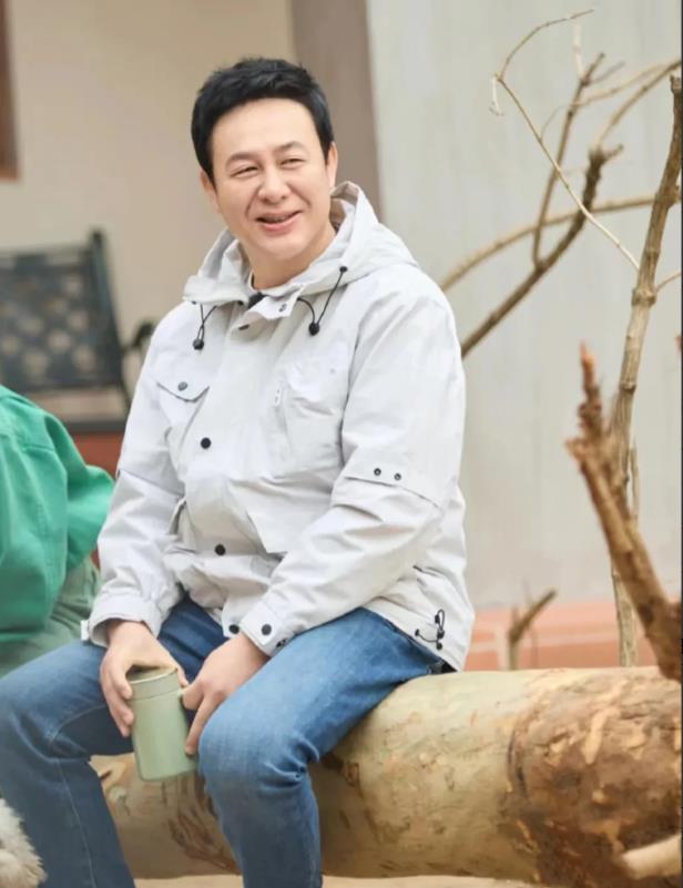 关于张颂文的三个爆料，会把他捶死吗？
从被爆他家暴到现在已经过去一星期，中间还有