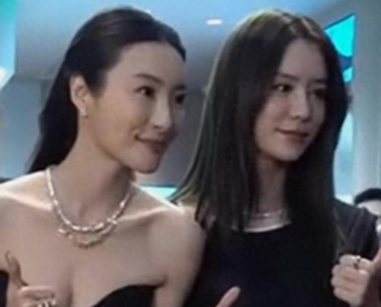 其实张馨月挺漂亮的，她应该对自己多点自信，过好自己的日子别那么在意别人的看法。