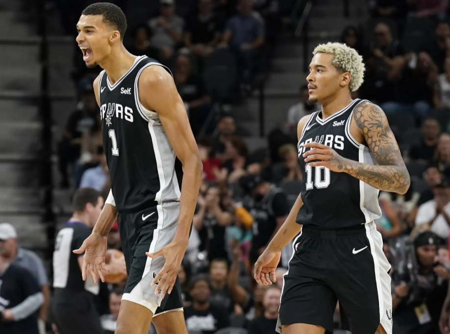 马刺116-96国王，杨毅赛后点评，说的都是心里话

防守是基本盘，有文班和没文