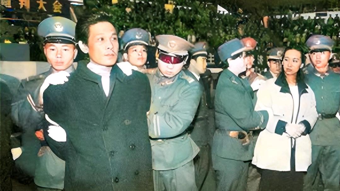 1995年，被公开审判的王建业，听到死刑判决的他一脸平静