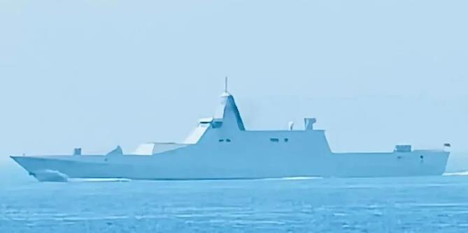 我们的小朱姆沃尔特应该是有点东西的。

除了科幻的外形外，后面的发射架大家一直以