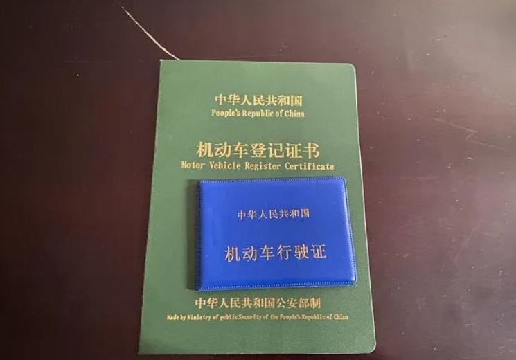 “交警败诉！”陕西，一大货车被交警拦下，被查出行驶证是伪造的，结果司机被拘留15