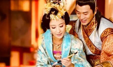 1464年，18岁的明宪宗朱见深，抛下新婚的吴皇后，而去宠幸大他17岁的万贵妃。