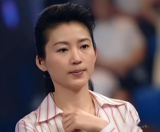 王小丫：余生好好走，病床上19字留言催人泪下，如今56岁无儿无女（毕福剑退休拿多少钱）-第6张图片-九妖电影