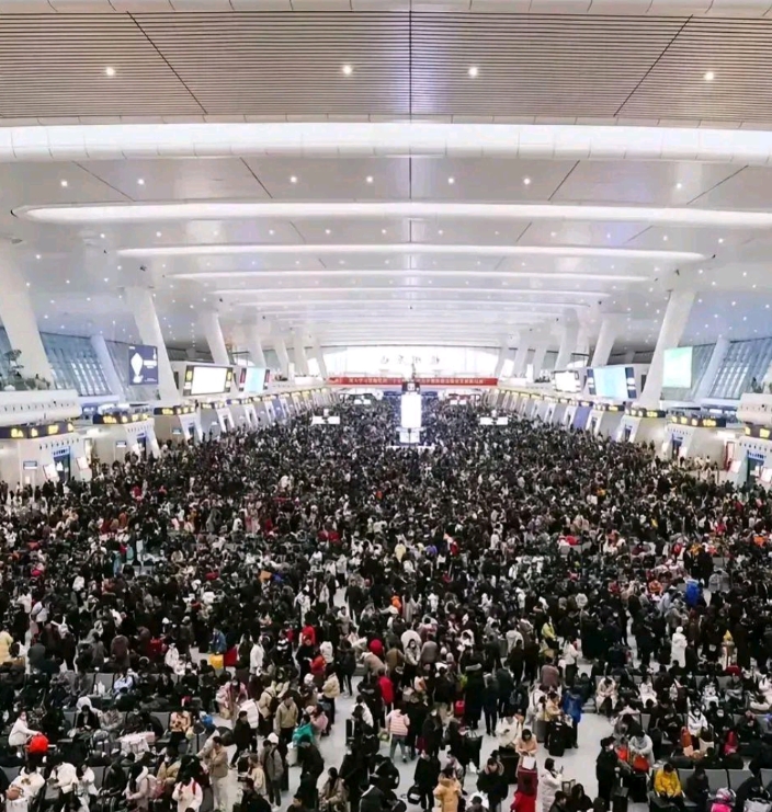 国内14亿人都在干什么：

1.第一：8000万公.务员、教师、医生、军人、科研