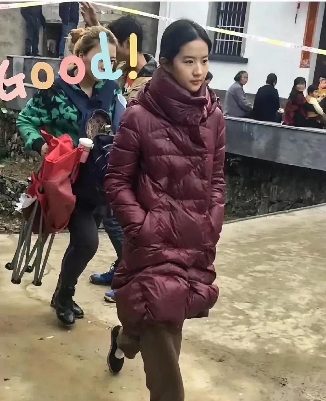 天仙就是天仙，这么相素的装扮，也掩盖不了她的神仙颜值！
