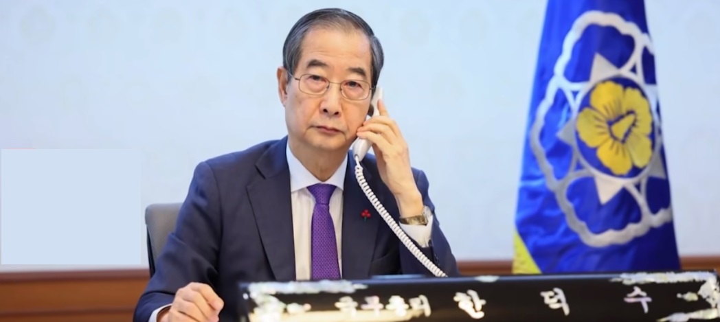 韩国代总统刚上任，第一个电话打给了拜登，算是向美国表了“忠心”，以减轻美国担忧。