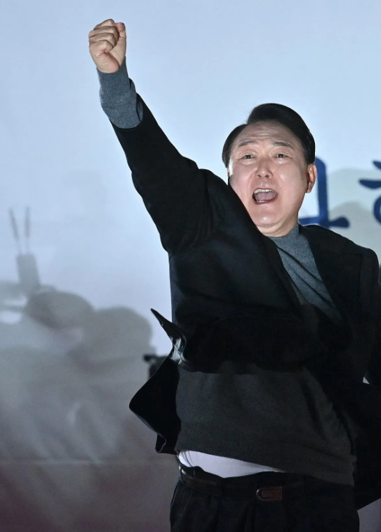 这下大家都欠将军的恩情了！尹锡悦真正计划曝光：暗杀美军，诱使美军轰炸北面！

尹