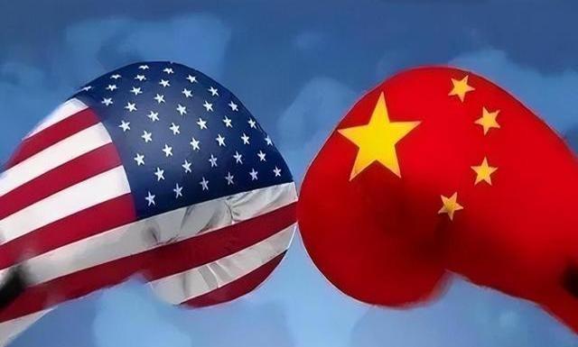 最近中美关系紧张到爆！新加坡专家马凯硕竟然说，特朗普这几年对中国的强硬政策，反倒
