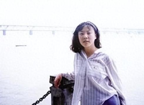 1994年，清华才女朱令因2次被投毒，导致全身瘫痪，智力倒退不到7岁，人生也因此