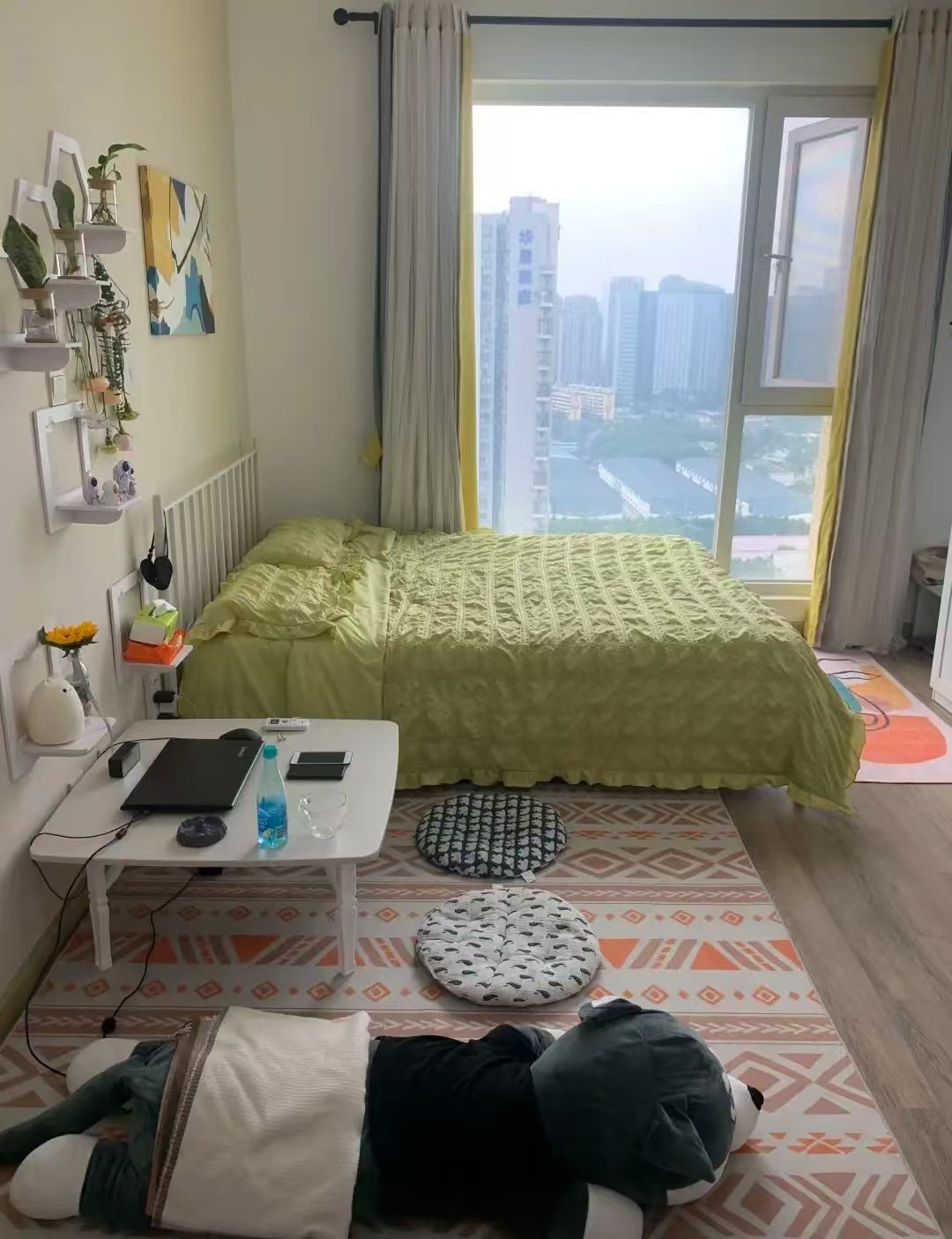 这是男生的床，想看看女生的床是什么样的？