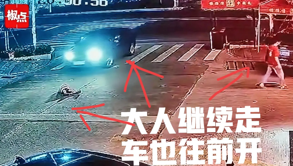 8月12日湛江，小孩躺马路上被汽车碾压头部2次，大人就在旁边看到车来了不喊停车不