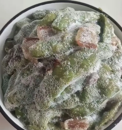 刚炒的菜，为啥这么多气泡？