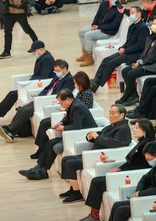 原来宗馥莉已经开始被逼宫了，宗总才去世不到100天，资本确实太无情了，这么迫不及