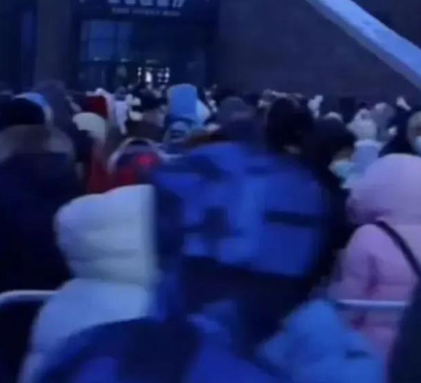 黑龙江一企业禁止员工去冰雪大世界上了热搜！
 
这个企业有格局，长远眼光！没说不