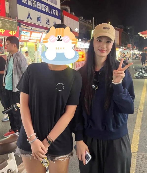 路人镜头下的王楚然，感觉跟电视上差别挺大的！