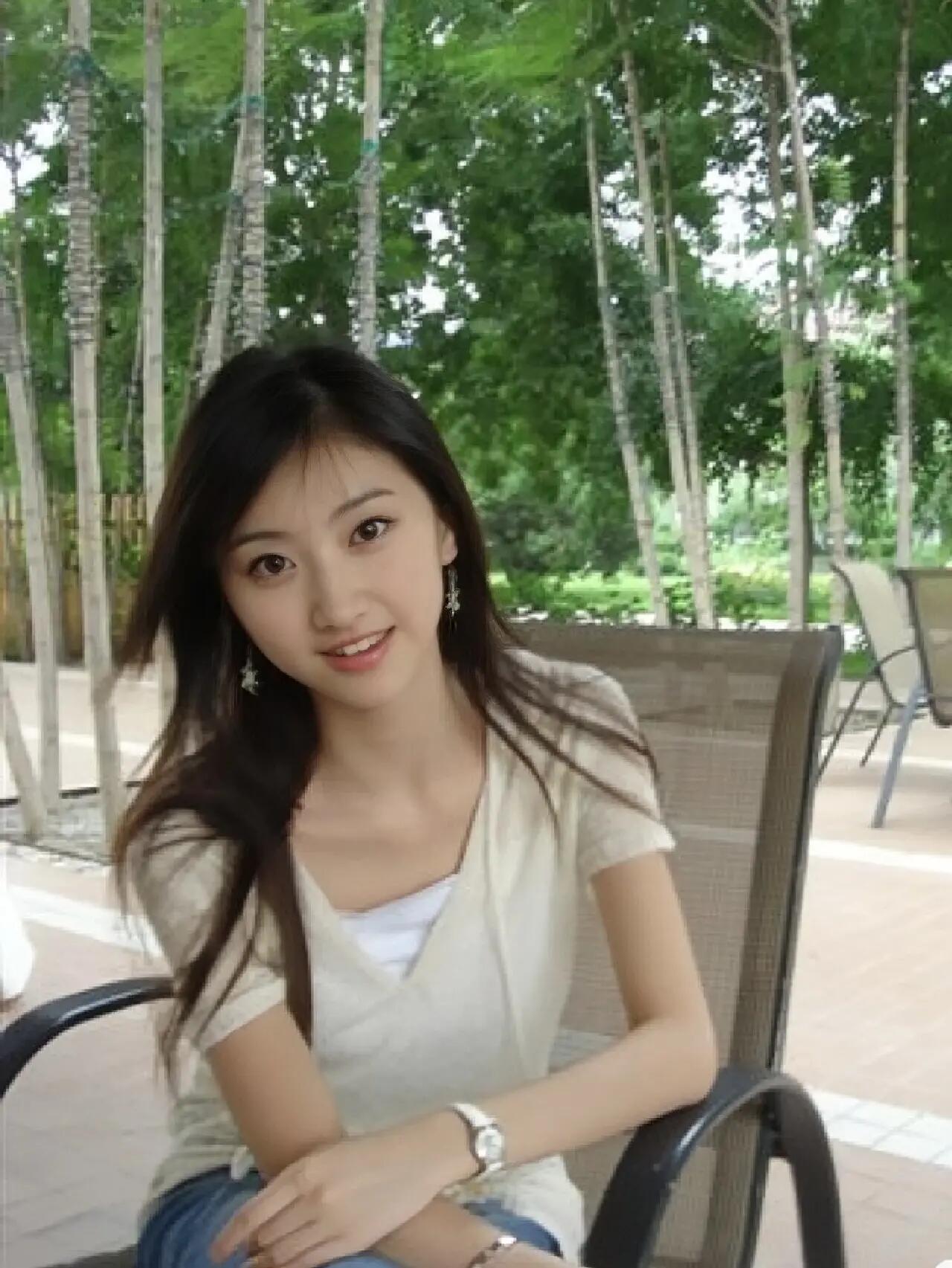 景甜旧照，真的是国泰民安脸