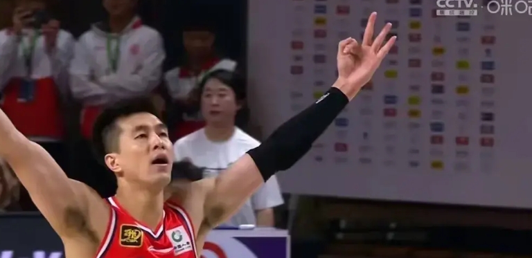 昨晚，看了广州与吉林的比赛，感触很深，走郭士强换了外教米歇尔，球队变化不小，过去