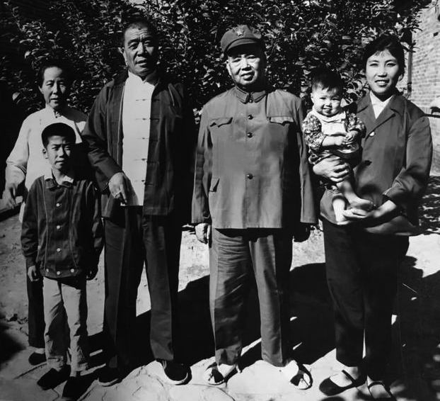张春桥欺负陈永贵，许世友帮他打抱不平