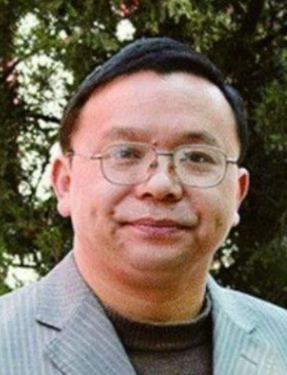 他叫彭帮怀，“毒教材”吹哨第一人，在教材纠错苦缠14年，22场官司，一次都没有赢