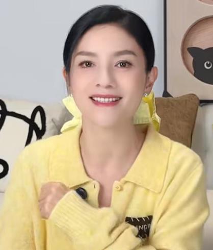 胡可与沙溢皆是知名演员，一路走来备受关注。近日胡可首度公开沙溢一日三餐，透露其采