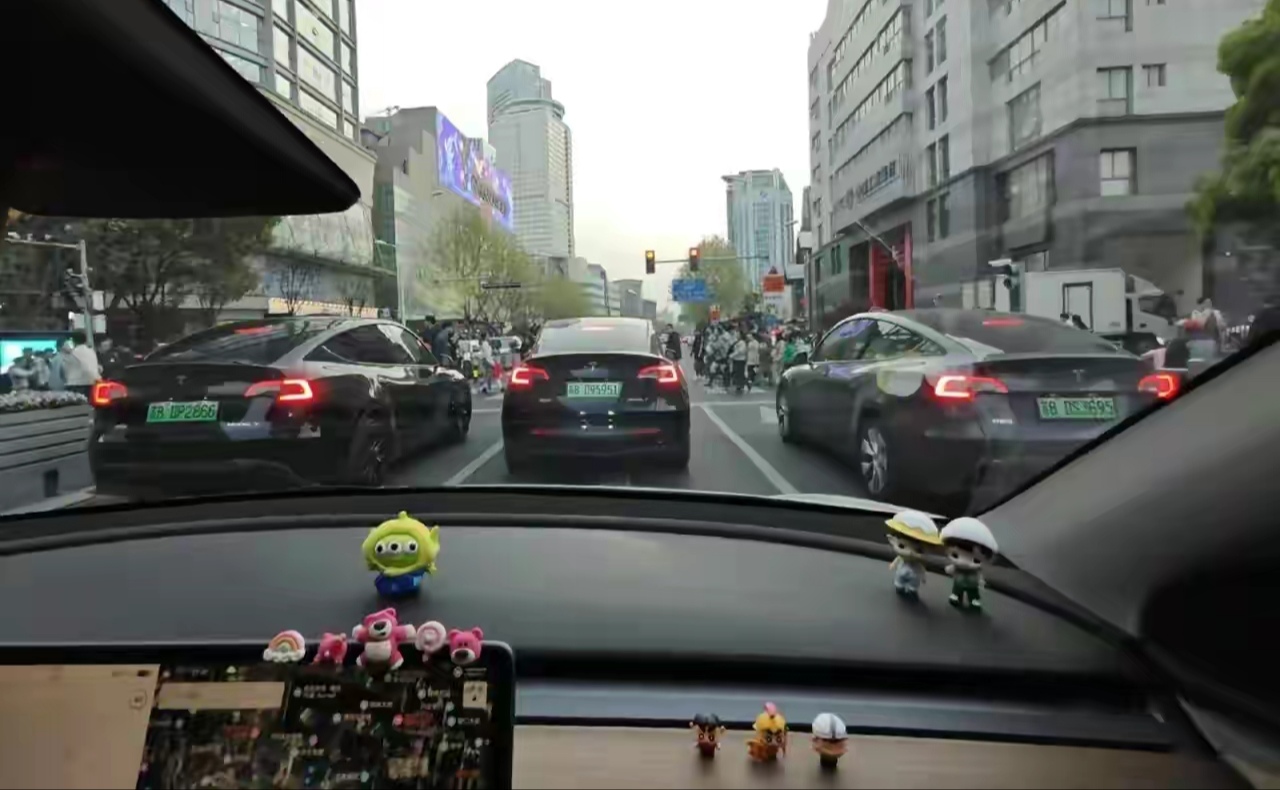 魔都这么喜欢买Model Y？
今天开车去上海办事，不愧是国际大都市，到处是高楼