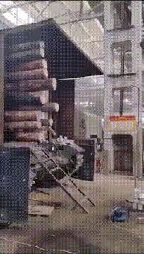 俄罗斯方面公开了，俄军基于T-72坦克底盘，改造出一辆“超级乌龟壳”步兵战车，俄